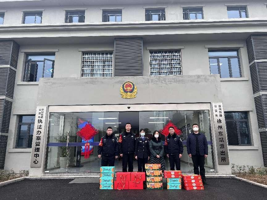 高鐵時(shí)代公司到高鐵站區友鄰單位開(kāi)展暖春慰問(wèn)活動(dòng)
