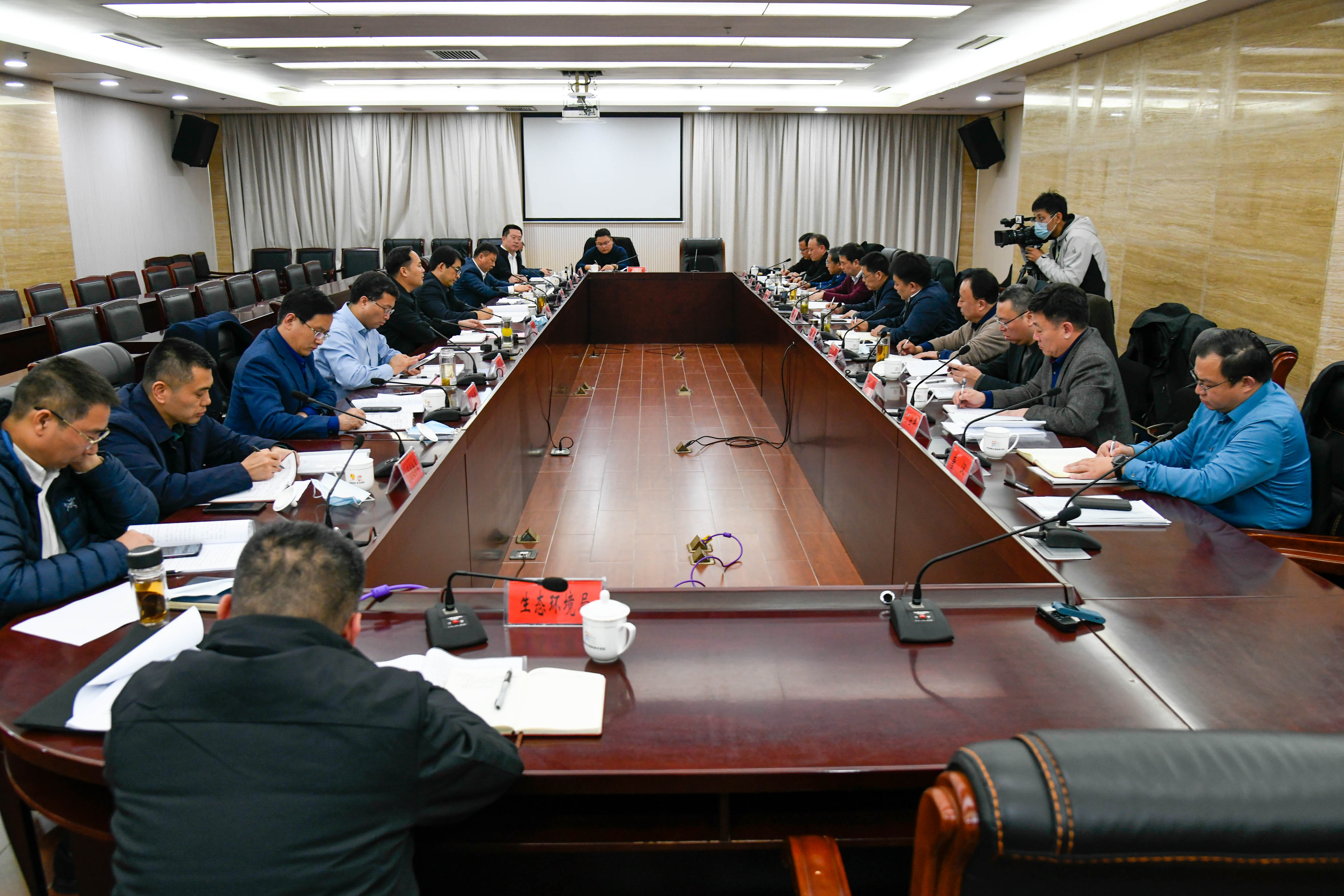交控集團(tuán)黨委書記、董事長(zhǎng)賈泉涌一行赴賈汪區(qū)政府座談