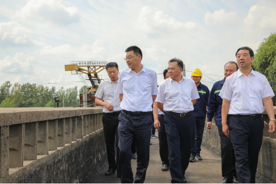 邳州市人民政府與徐州市交通控股集團(tuán)戰(zhàn)略合作洽談暨邳州老港與新港置換協(xié)議簽約儀式舉行